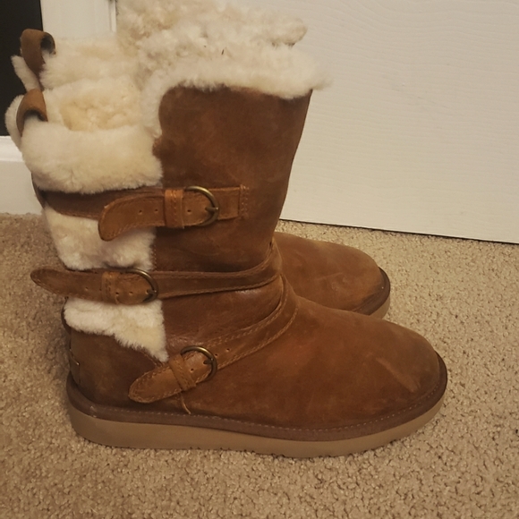 Authentic Women's Ugg Boots - Picture 2 of 4